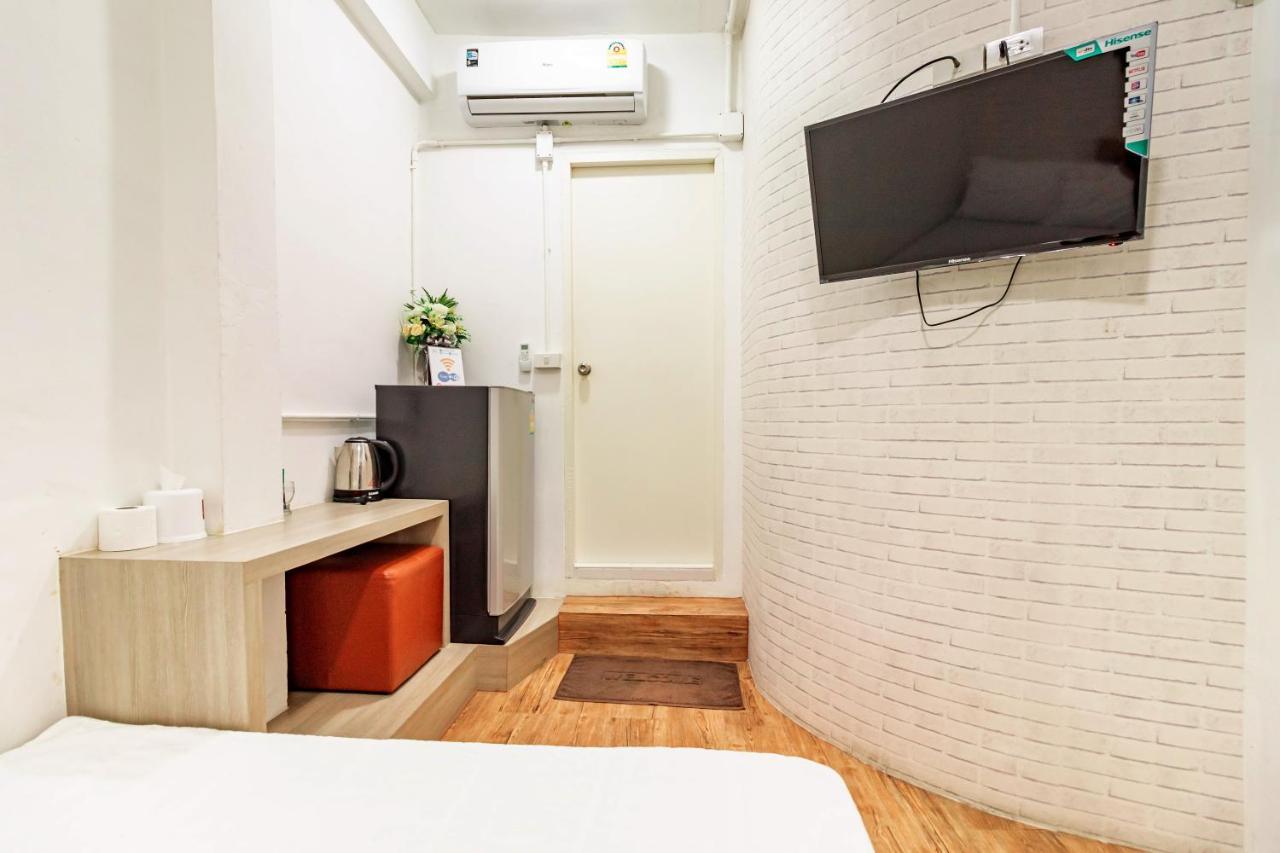 Ze Residence Bang Aor Station Банкок Екстериор снимка