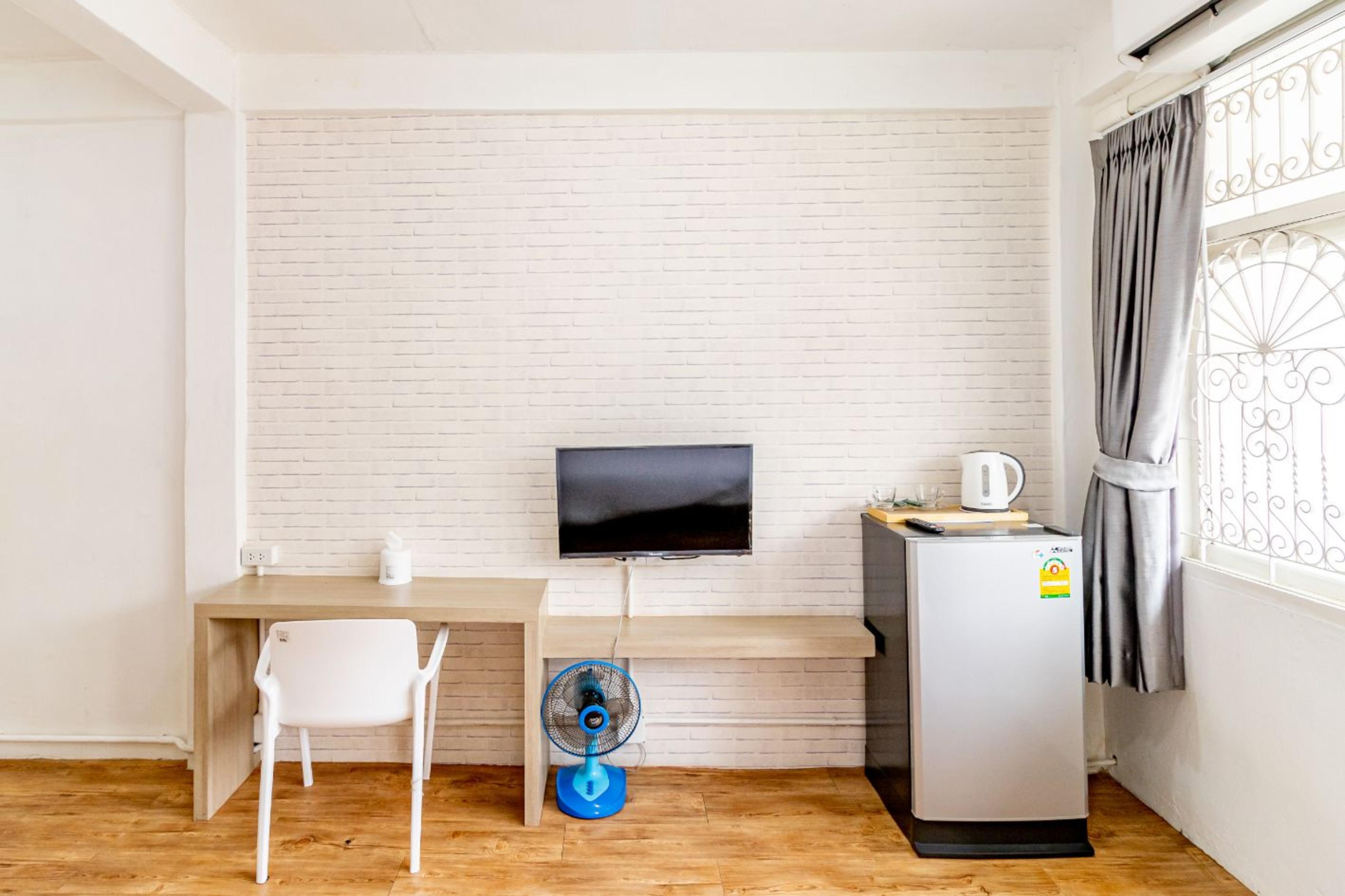 Ze Residence Bang Aor Station Банкок Екстериор снимка