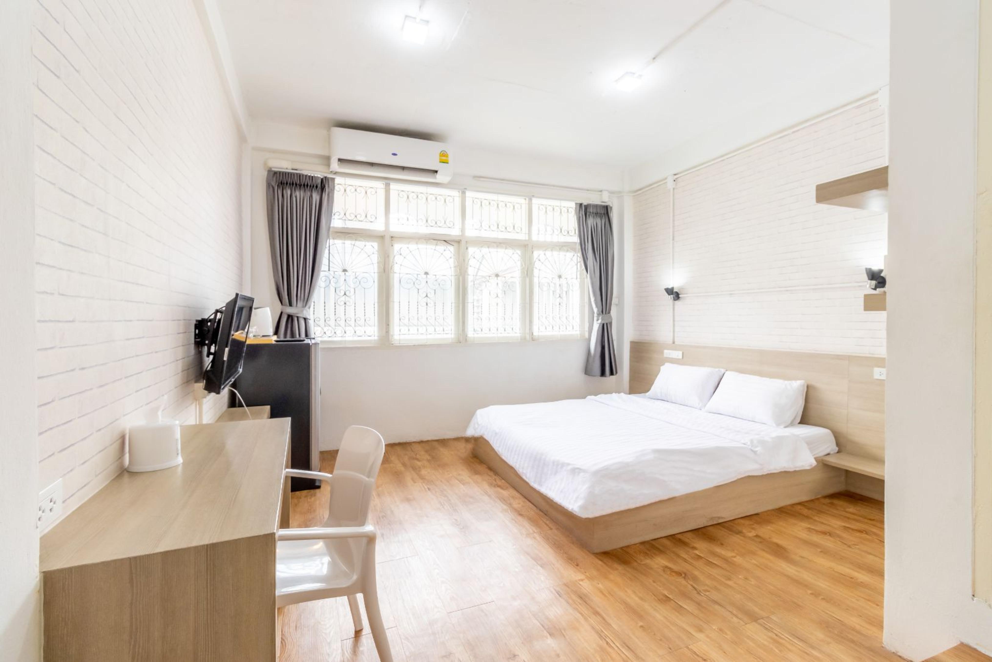 Ze Residence Bang Aor Station Банкок Екстериор снимка