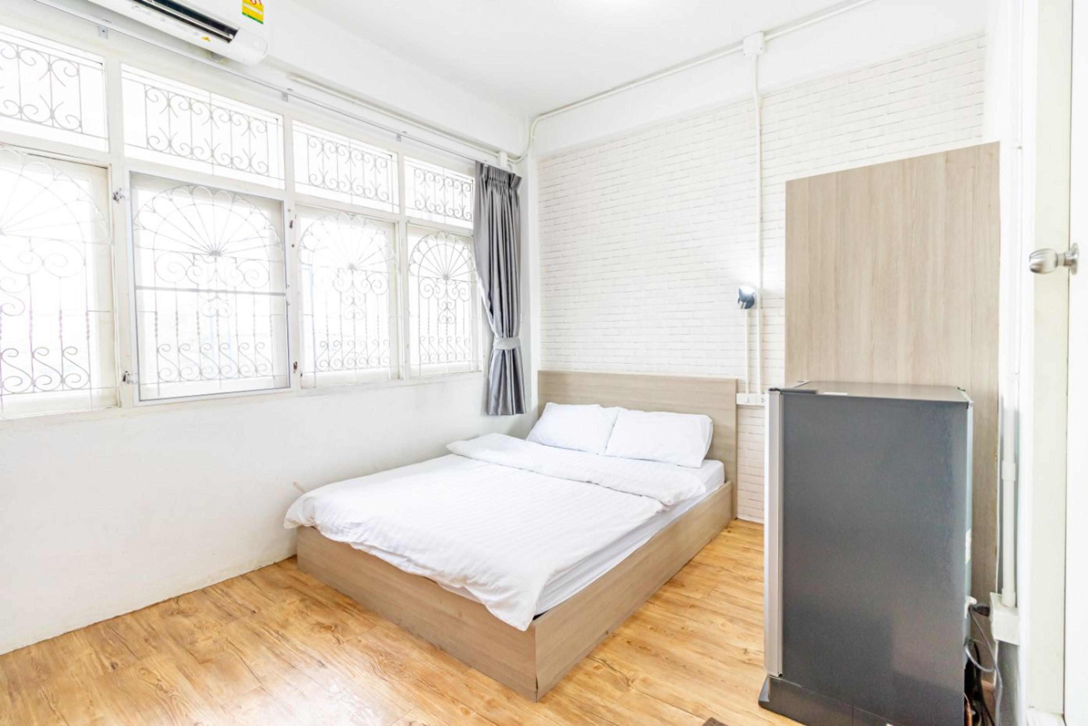 Ze Residence Bang Aor Station Банкок Екстериор снимка